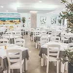 Cristal Vieira & מלון 4*