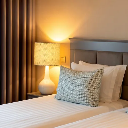 Cristal Vieira & Otel 4*